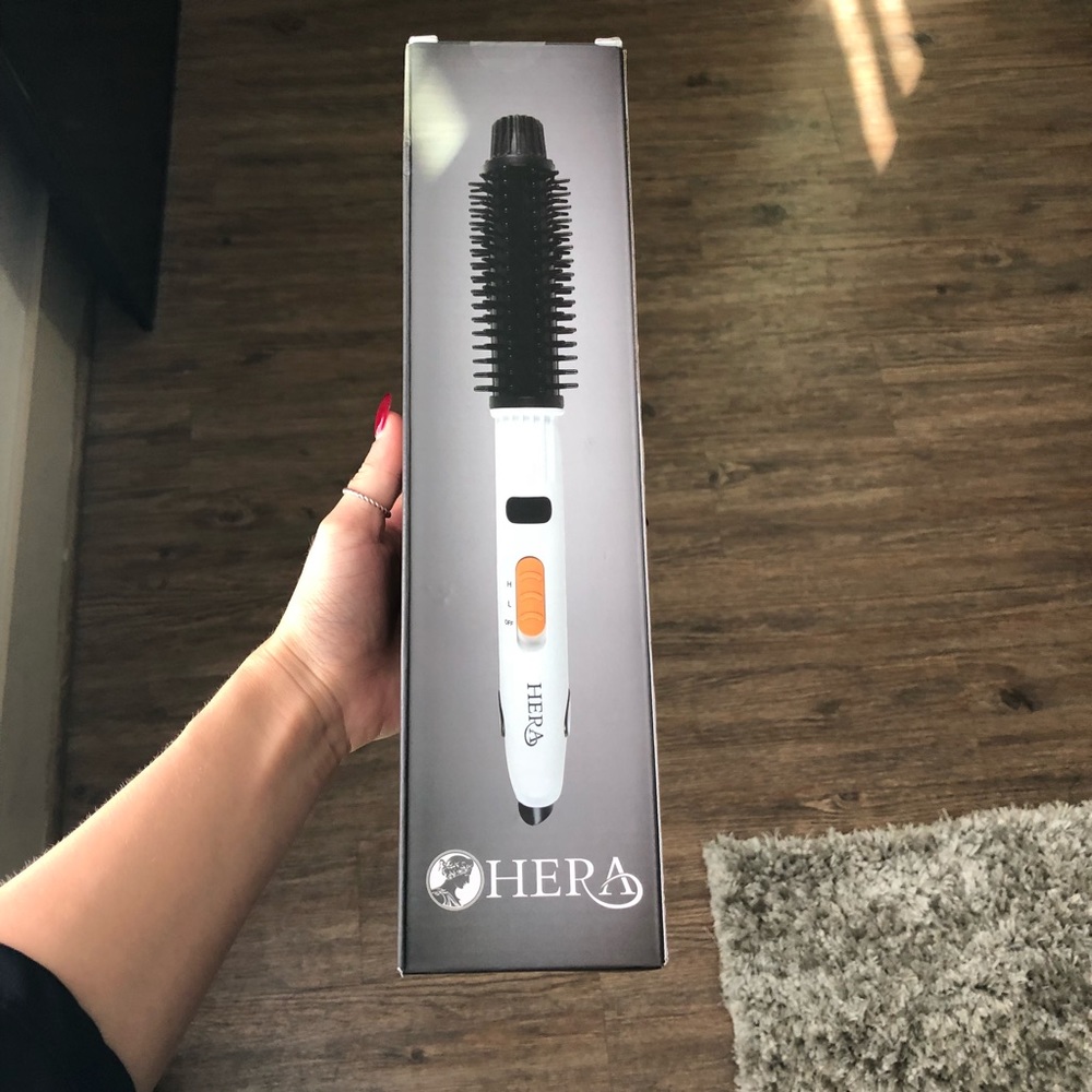 HERA straightener brush